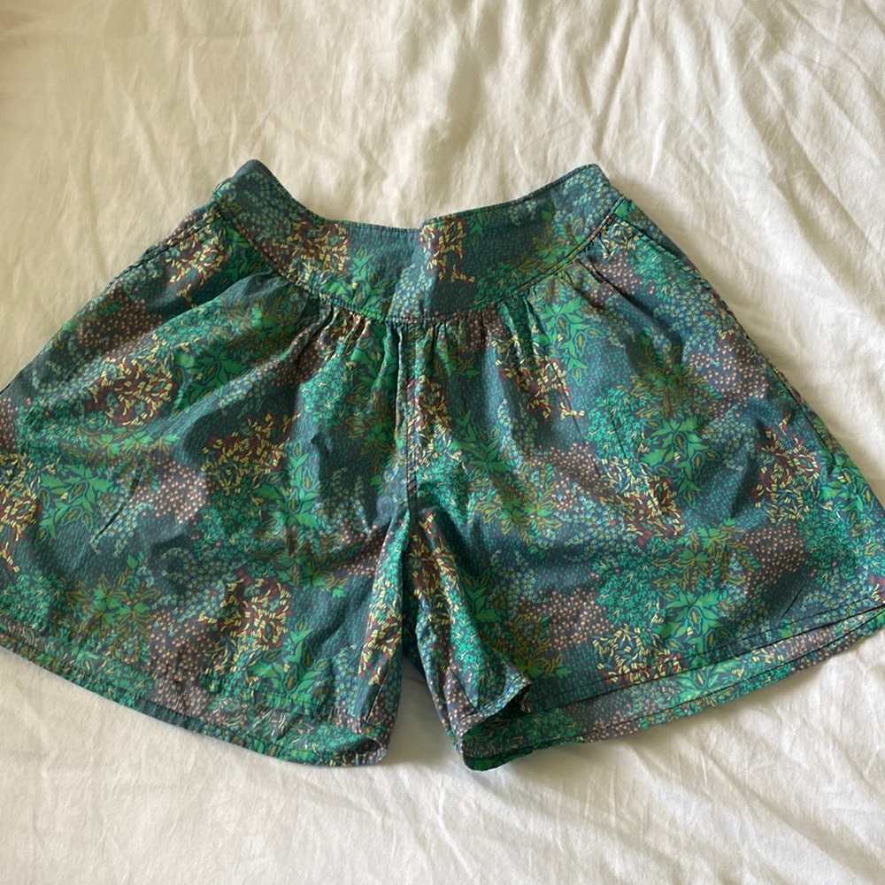 Tea collection culotte shorts green forest pattern size 7